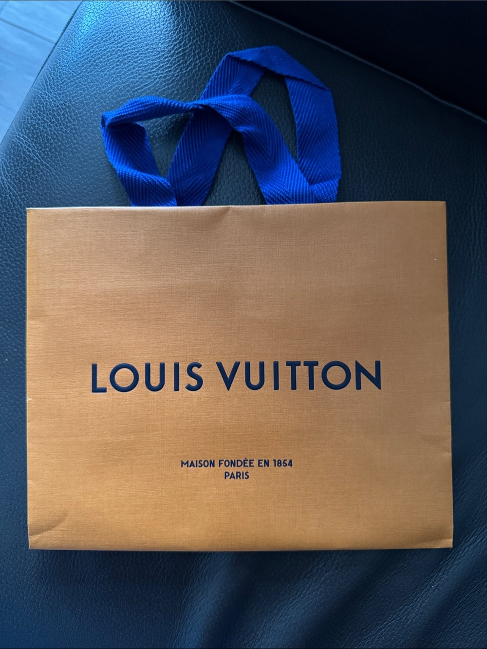 LV paper shopping